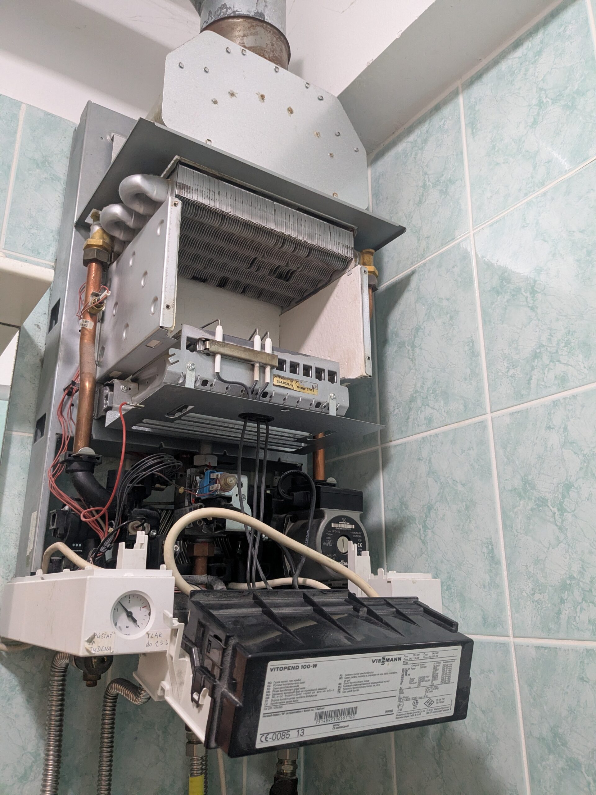 Údržba a servisná prehliadka kondenzačného kotla Viessmann Vitopend 100-W v byte v Bratislave Dlhých Dieloch